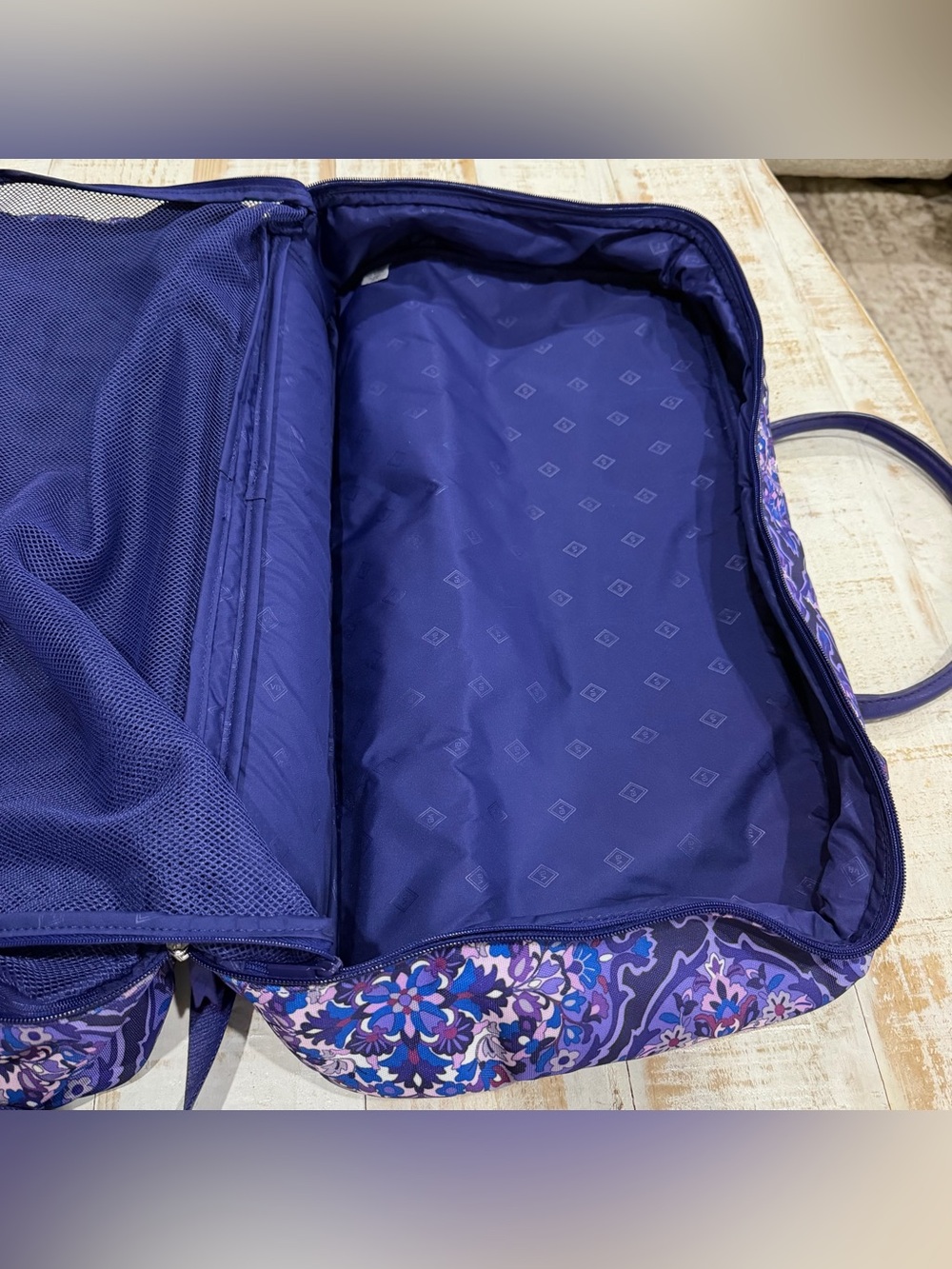 Vera Bradley Iconic Lay Flat Weekender Purple Medallion Travel Duffel Carry On - Picture 9 of 11